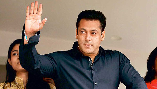 Salman Khan Greets Fans From Galaxy Post ‘Bajrangi Bhaijaan’ Release