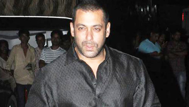 Salman Khan, Sonam Kapoor Celebrate Diwali With Dharavi Rocks Band