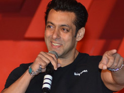“Sonu Sood Ne Khud Apni Gaadi Mein Aag Lagaya”: Salman Khan
