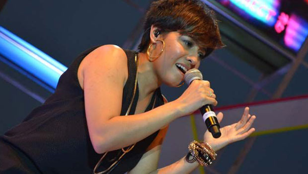 Sunidhi Chauhan Sings ‘Dance Pe Chance’ At Channel V Indiafest in Goa