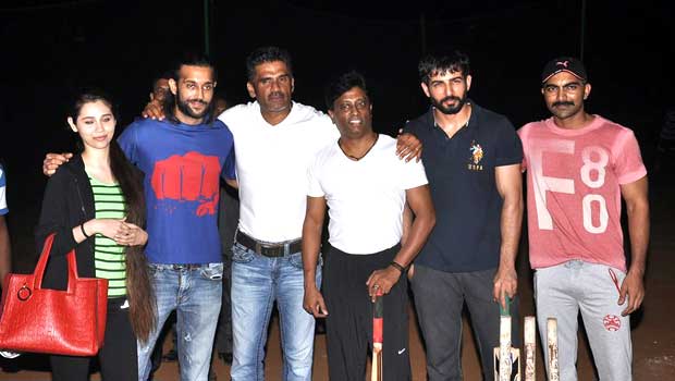 Bollywood Stars At ‘Desi Kattey’ Celebrity Cricket Match