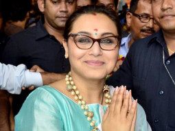 Rani Mukerji Visits Lalbaughcha Raja