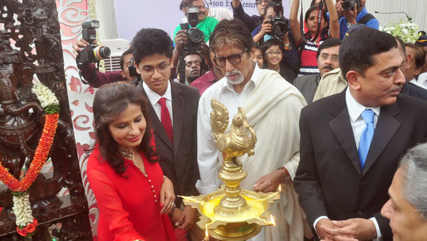 Amitabh Bachchan – Jaya Bachchan Unveil ‘FemtoSecond Laser’