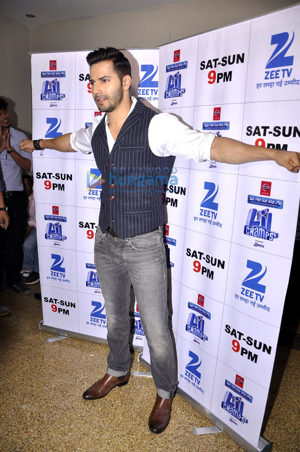 promotion of badlapur on the sets of sa re ga ma pa lil champs 6