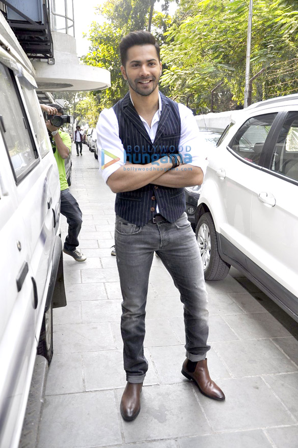 promotion of badlapur on the sets of sa re ga ma pa lil champs 10