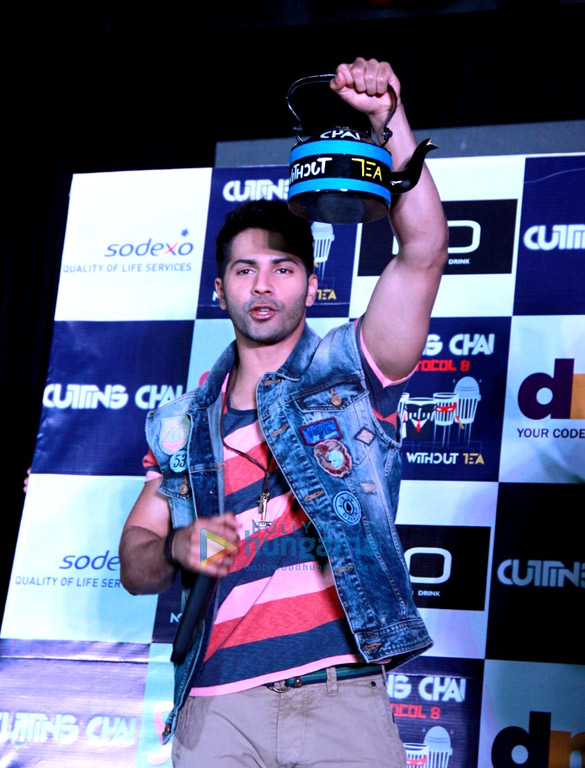 varun dhawan yaami gautam promote badlapur at the national college festival 4