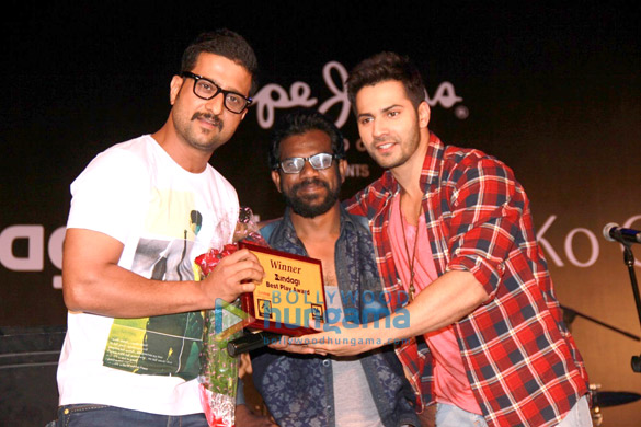 varun dhawan promotes badlapur at kala ghoda festival 7