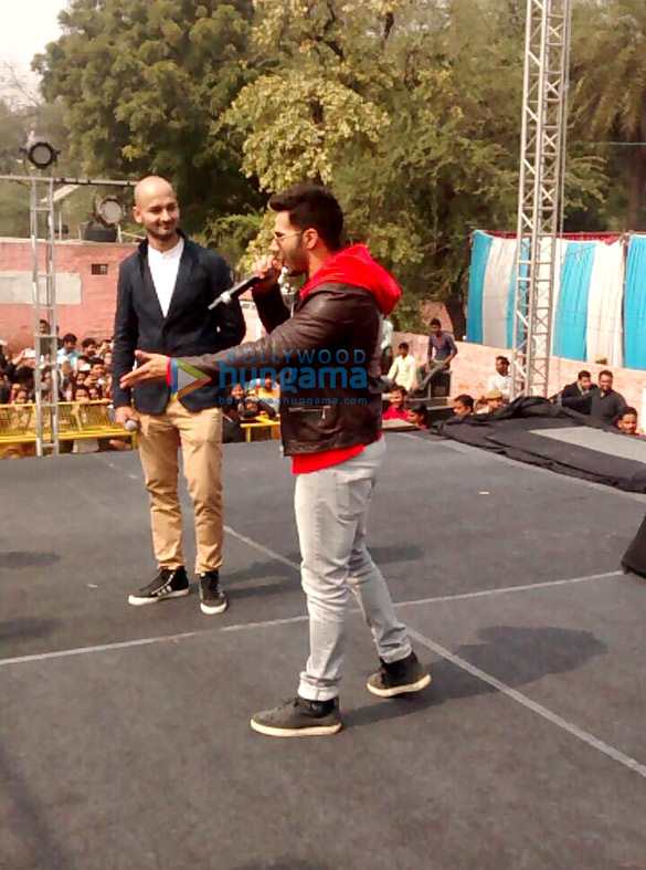 varun dhawan yaami gautam nawazuddin siddiqui sriram raghavan promote badlapur at srcc college delhi 5