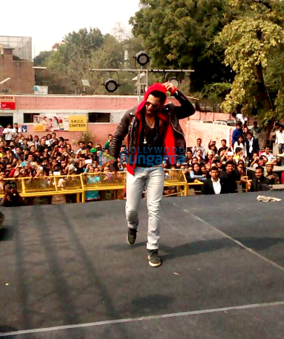 varun dhawan yaami gautam nawazuddin siddiqui sriram raghavan promote badlapur at srcc college delhi 7