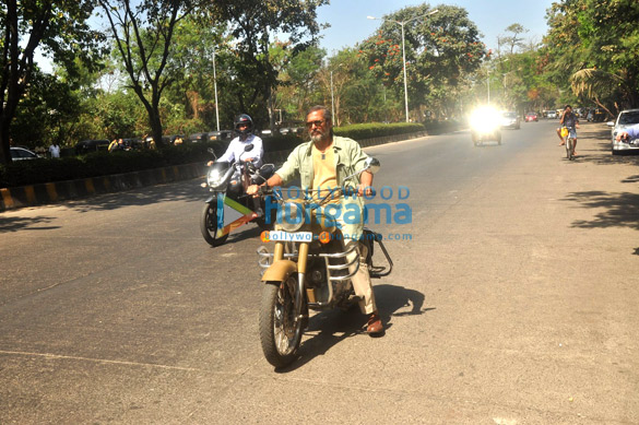 nana patekar promotes ab tak chhappan 2 on his bike 3