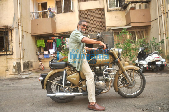 nana patekar promotes ab tak chhappan 2 on his bike 9