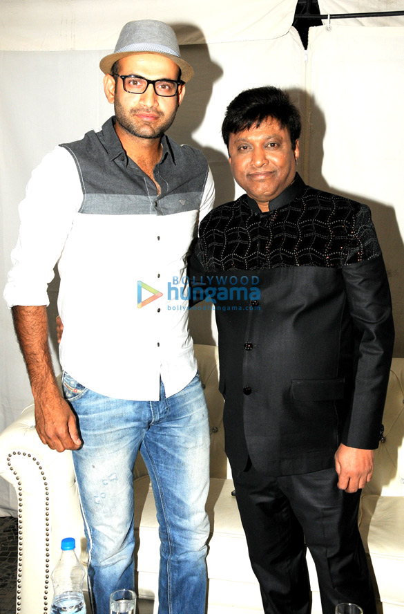rakhi sawant hosted a surprise birthday bash for brother manik soni 10