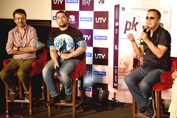 aamir khan unveils pk dvd with vidhu vinod chopra and rajkumar hirani 7