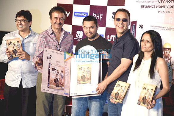 aamir khan unveils pk dvd with vidhu vinod chopra and rajkumar hirani 2