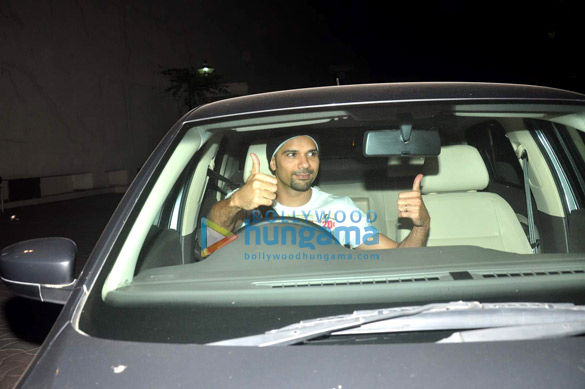 anushka sharma hosts a special screening of nh10 9