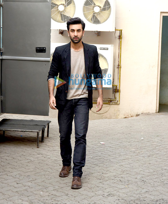 ranbir kapoor snapped promoting bombay velvet 3