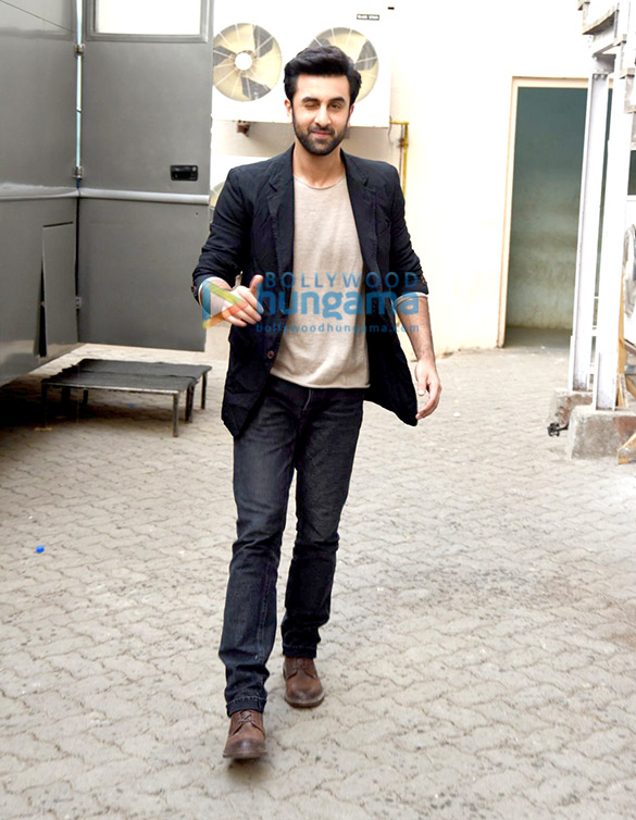 ranbir kapoor snapped promoting bombay velvet 7