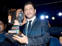 Shah Rukh Khan At The Dada Saheb Phalke Foundation Awards 2015