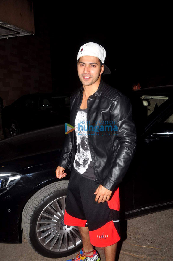varun dhawan mandira bedi grace the special screening of bombay velvet 7