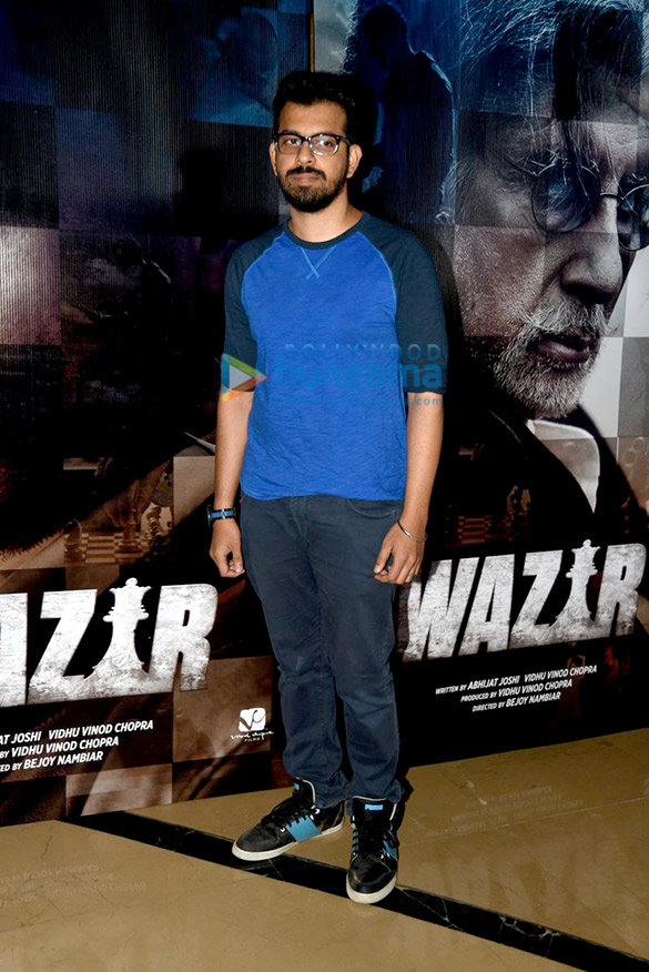 amitabh bachchan and farhan akhtar launch the first look of wazir 6