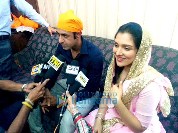 cast of second hand husband seek blessings at the golden temple 5