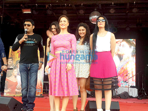 cast of kis kisko pyaar karoon visits nm college 4