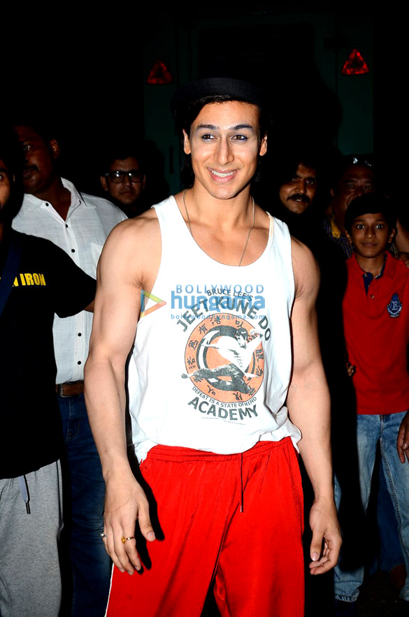 tiger shroff jacqueline fernandez snapped on the sets of the flying jat 9