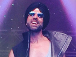 Akshay Kumar Sings Unplugged Version Of ‘Teri Meri Kahaani’ At ‘Fusion 2015’