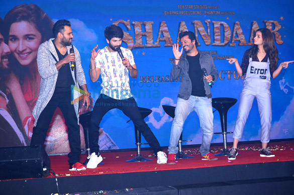 shahid kapoor alia bhatt unveil the gulaabo song from shaandaar 9