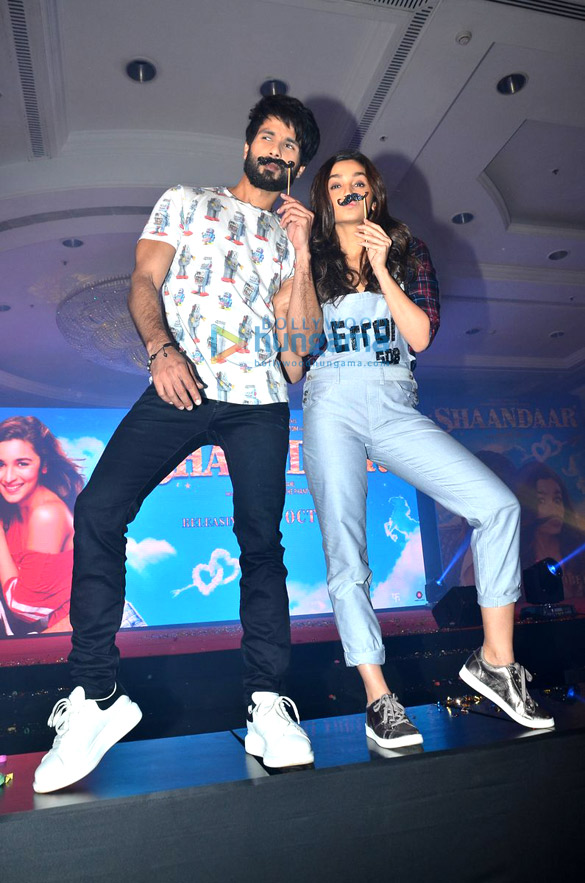 shahid kapoor alia bhatt unveil the gulaabo song from shaandaar 14