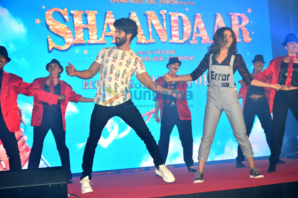 shahid kapoor alia bhatt unveil the gulaabo song from shaandaar 10