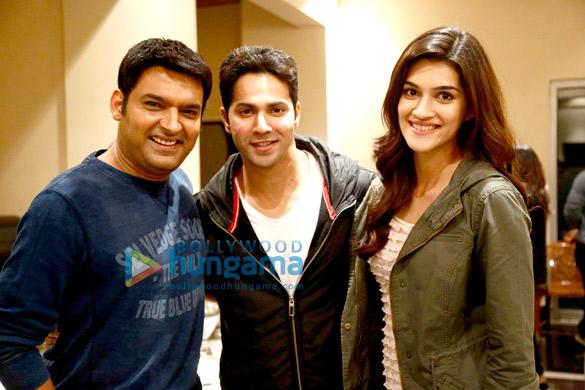 team of dilwale watches kis kisko pyaar karoon in hyderabad 4