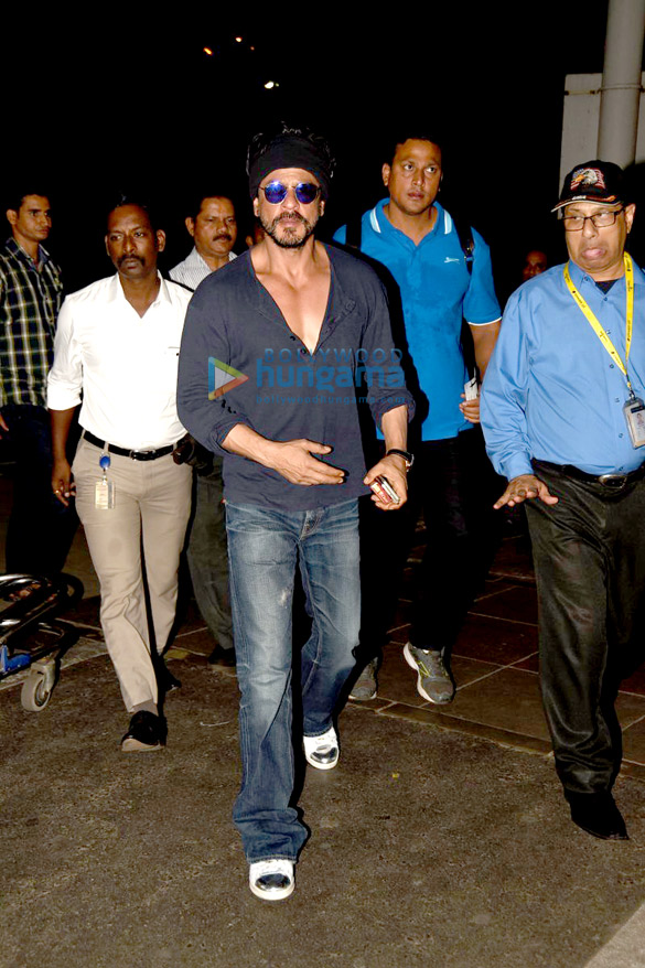 shah rukh khan departs to shoot dilwale in hyderabad 7