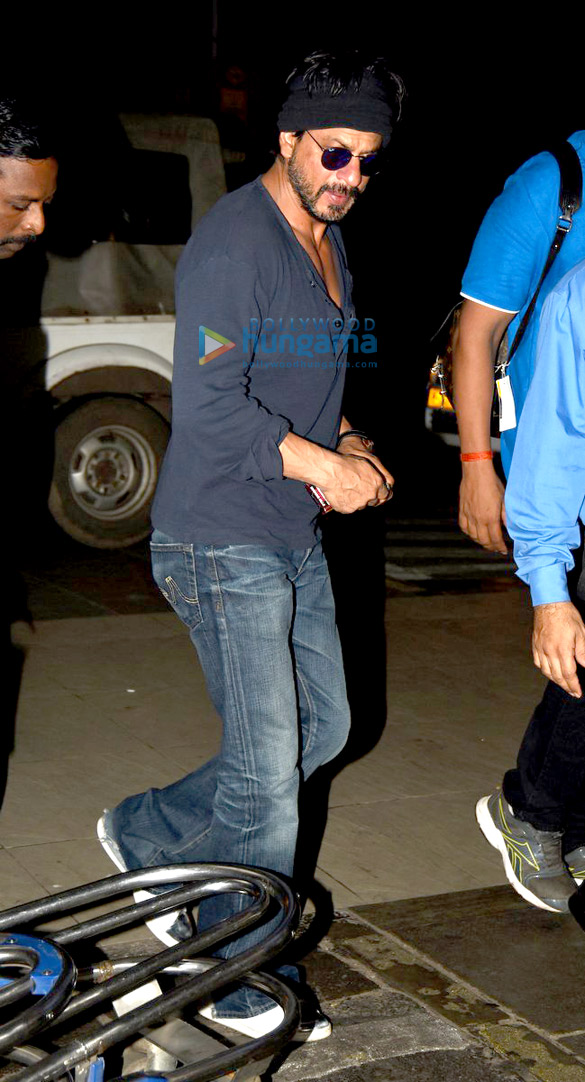 shah rukh khan departs to shoot dilwale in hyderabad 2