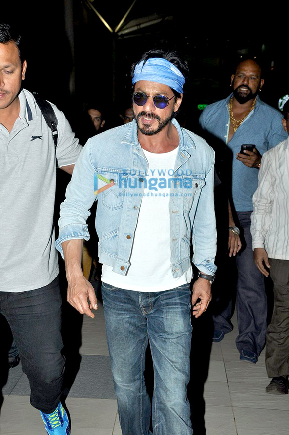 shah rukh khan returns post shooting for dilwale to celebrate gauri khans birthday 7
