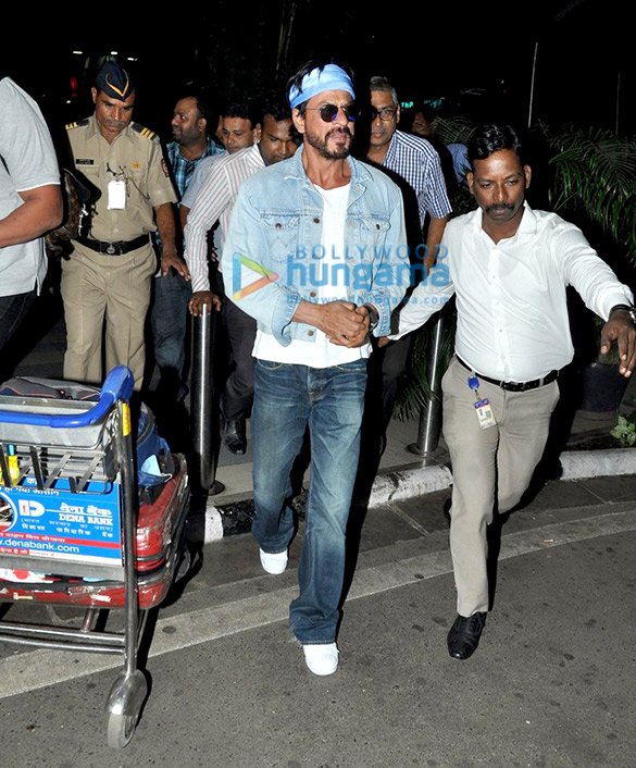 shah rukh khan returns post shooting for dilwale to celebrate gauri khans birthday 9