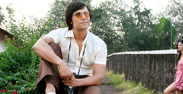 Neeli Bullet (Main Aur Charles)