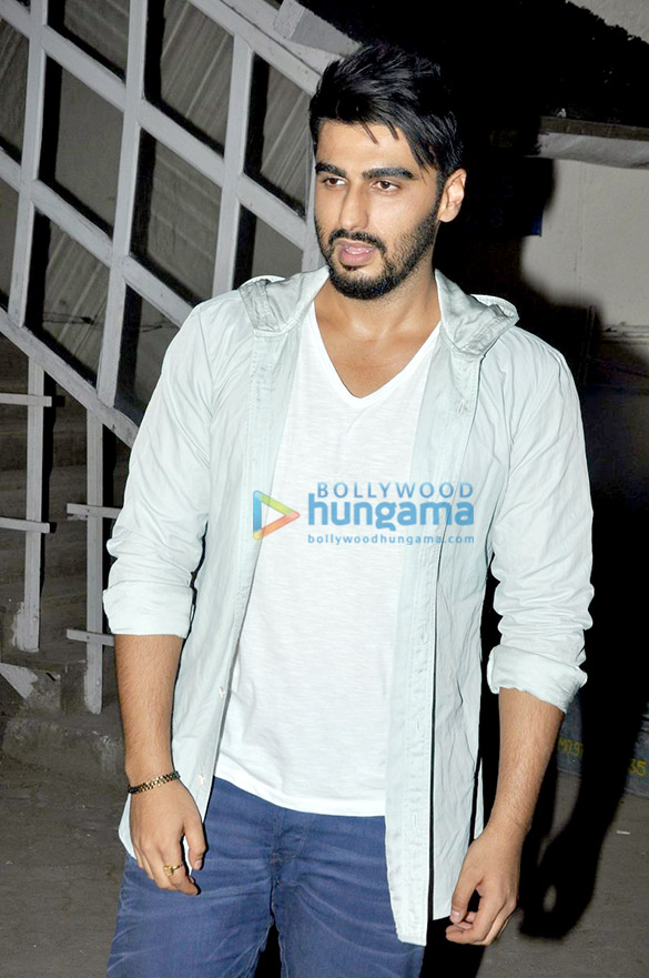 arjun kapoor kareena kapoor khan snapped on the sets of ki and ka 9