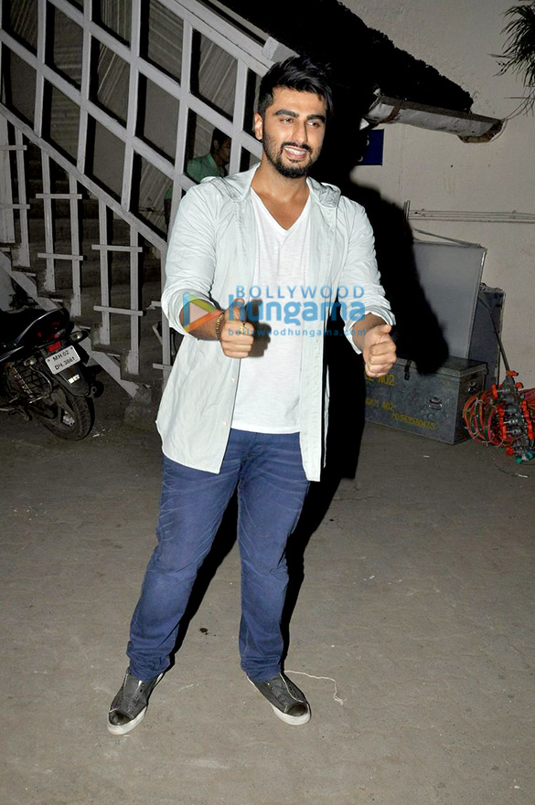 arjun kapoor kareena kapoor khan snapped on the sets of ki and ka 8