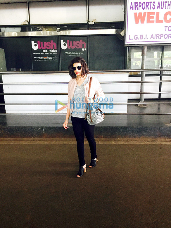 prachi desai snapped at the airport leaving for the shoot of rock on 2 5