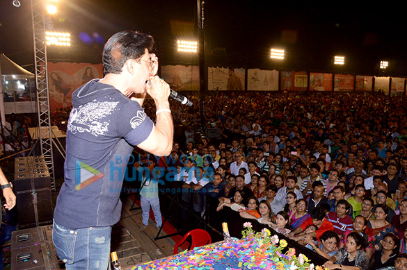 dillzan wadia aalya singh promote four pillar of basement at falguni pathak dandiya 7