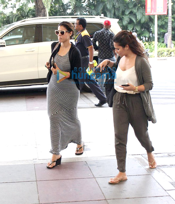 kajol goes back to hyderabad shoot for dilwale 7