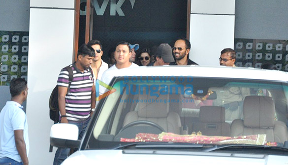 team of dilwale returns after completing their shoot schedule in goa 5