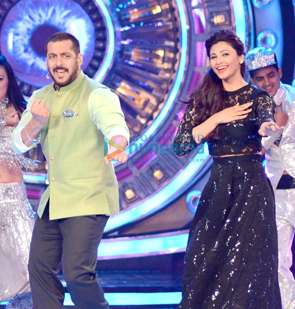 promotion of hate story 3 on bigg boss 9 6