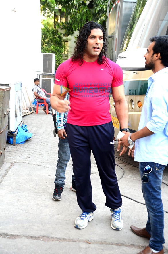 vivek oberoi aftab shivdasani urvashi rautela snapped on the sets of great grand masti 7