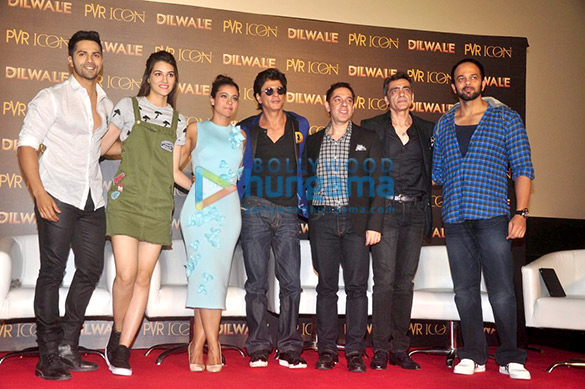 shah rukh khan kajol varun dhawan and kriti sanon launch the track manma emotion from dilwale 10