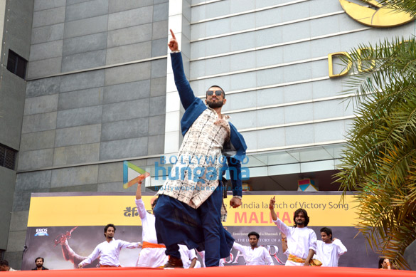 ranveer singh launch the victory song malhari from bajirao mastani in bhopal 2