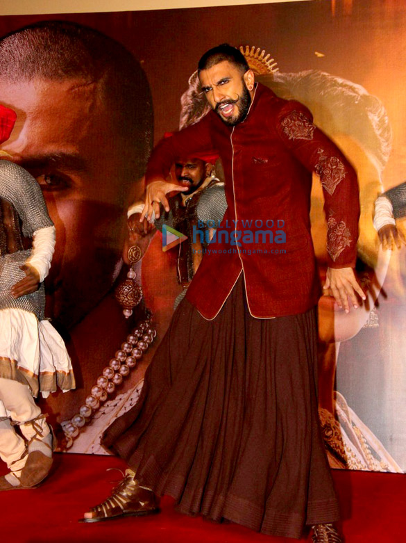 ranveer singh priyanka chopra launch malhari song from bajirao mastani 7