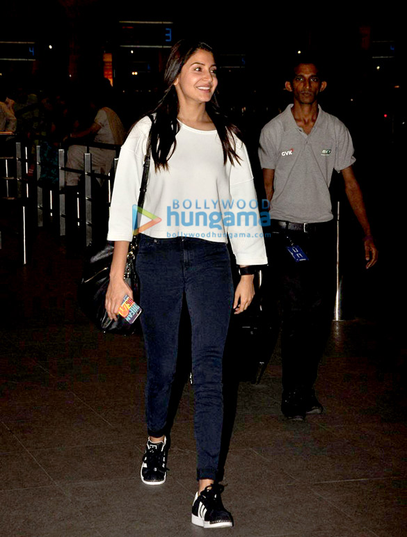 anushka sharma snapped leaving for 2nd schedule of ae dil hai mushkil in london 5