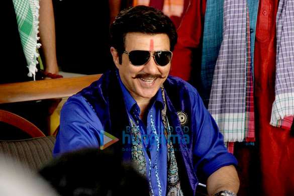 sunny deol ameesha patel arshad warsi snapped on the sets of bhaiyyaji superhit 8